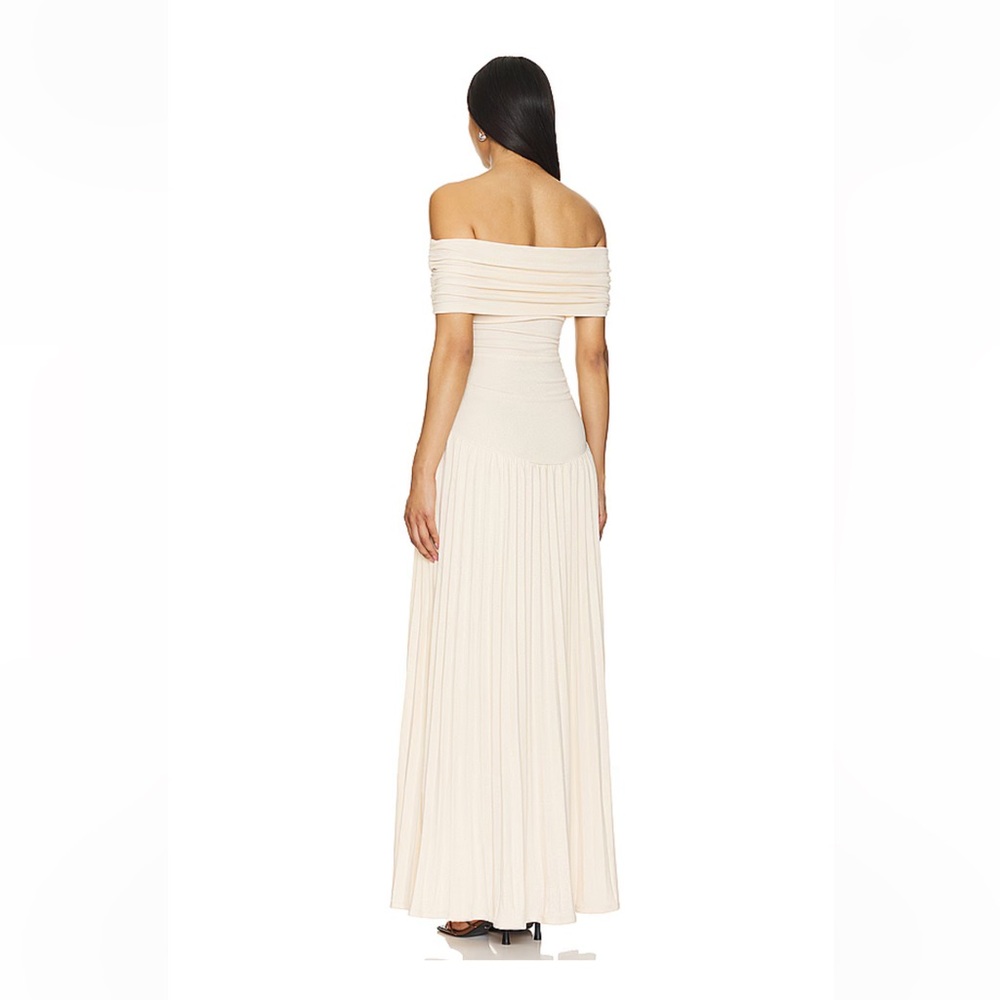 Field Of Dreams Dress in Oatmeal
LIONESS - Picture 7 of 7